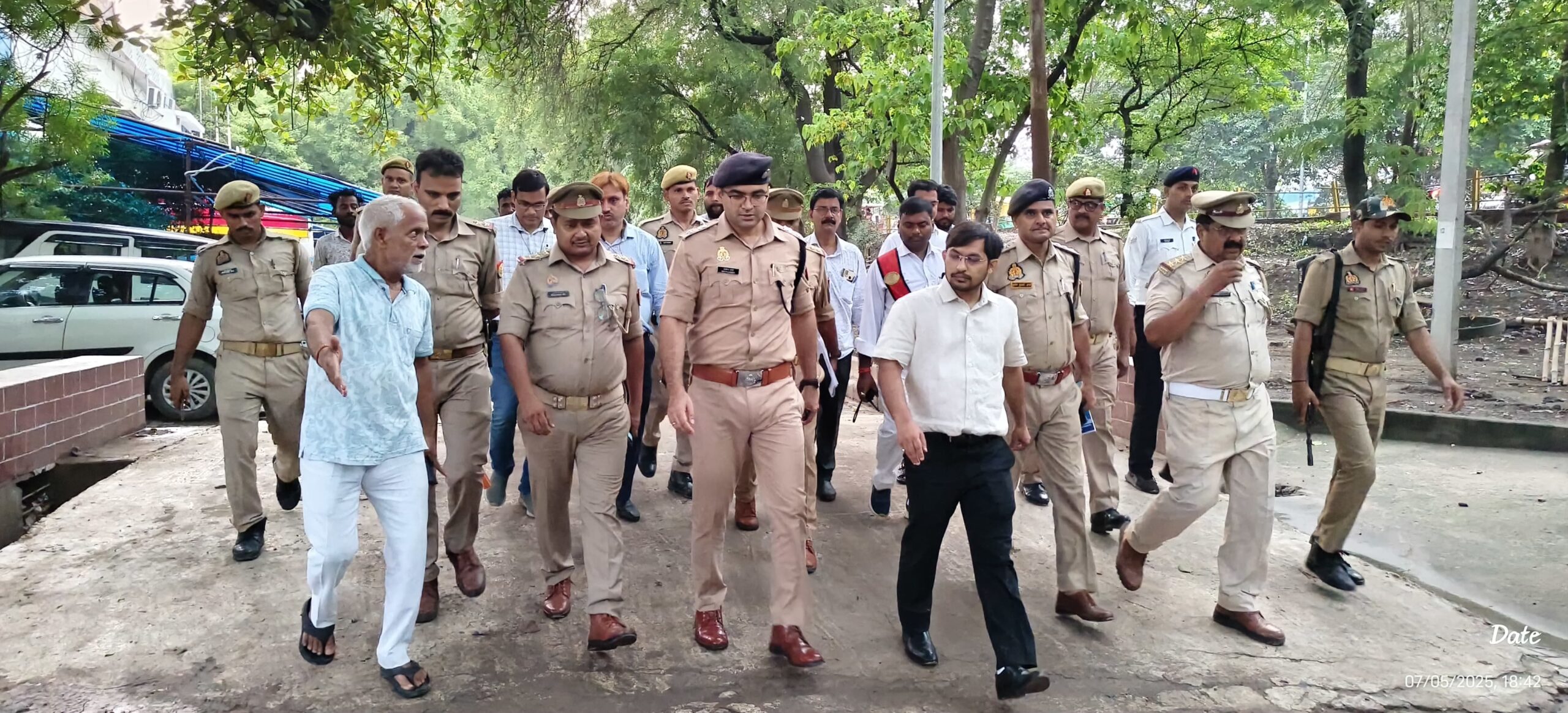 मुहर्रम को लेकर अलीनगर और मुगलसराय में निकला फ्लैग मार्च, शांति और सौहार्द बनाए रखने की अपील