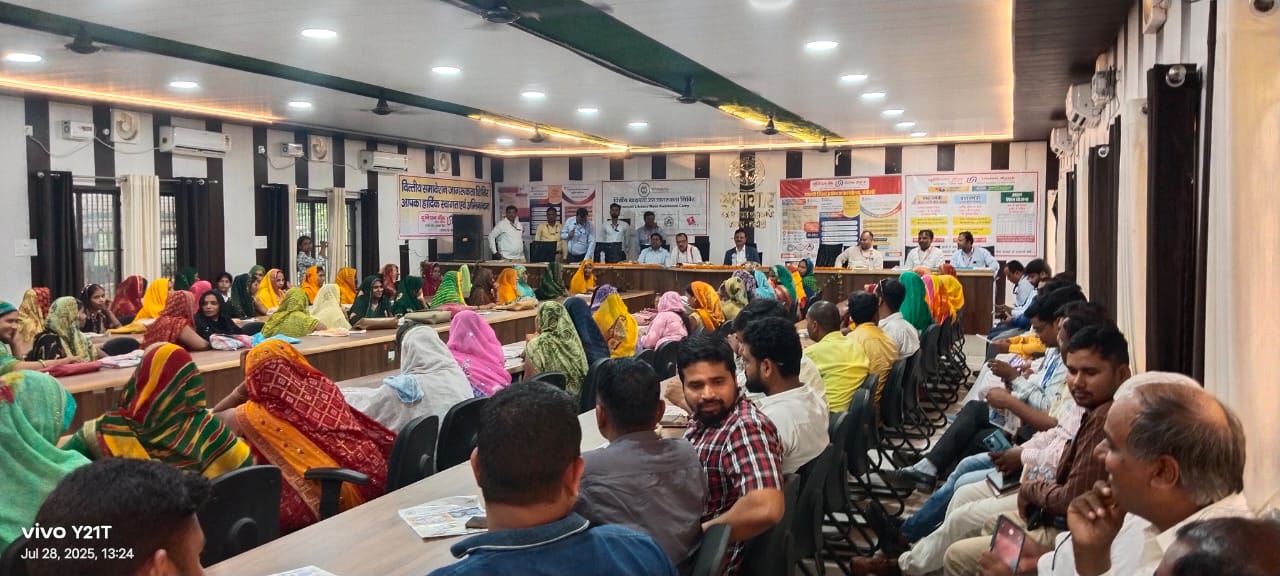 शहाबगंज ब्लॉक परिसर में जन सुरक्षा कैंप का आयोजन ग्रामीणों को डिजिटल ठगी से बचाव के प्रति किया गया जागरूक