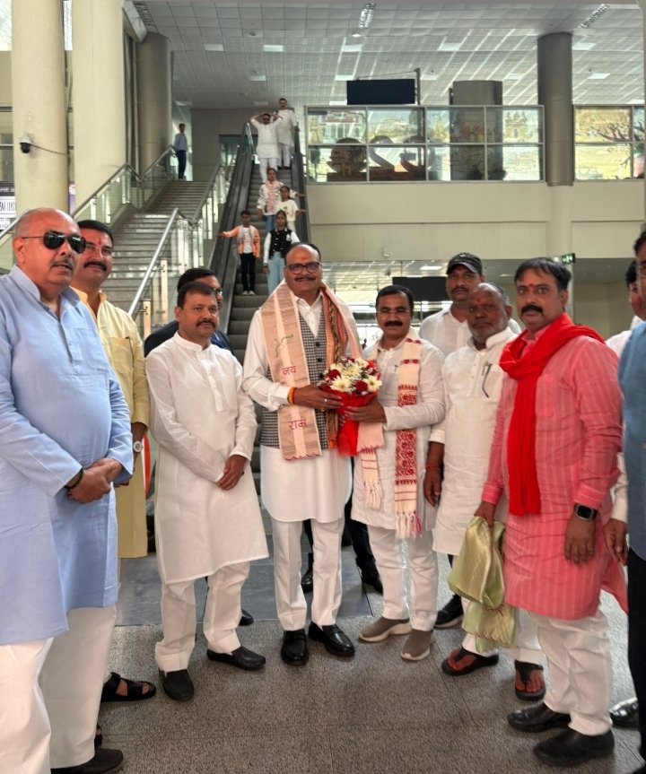 उत्तर प्रदेश सरकार के उपमुख्यमंत्री ब्रजेश पाठक नारी शक्ति वंदन अधिनियम कार्यक्रम हेतु पहुंचे काशी