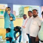 चकिया : अंबेडकर जयंती की पूर्व संध्या पर प्रतिमा की सफाई, दीप प्रज्वलन कर दिया स्वच्छता का संदेश;