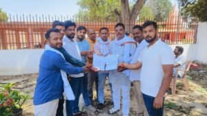 चकिया में व्यापारियों की समस्याओं को लेकर उत्तर प्रदेश उद्योग व्यापार प्रतिनिधि मंडल सक्रिय, प्रशासन को सौंपा ज्ञापन