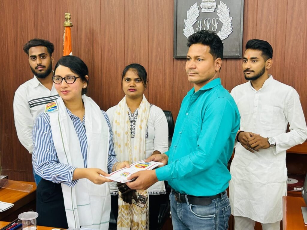 लेडी सिंघम डीसीपी नीतू कादयान  को व्यापार मंडल के पदाधिकारियों ने मोमेंटो, बुके व अंगवस्त्र देकर किए सम्मानित;