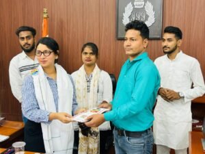 लेडी सिंघम डीसीपी नीतू कादयान  को व्यापार मंडल के पदाधिकारियों ने मोमेंटो, बुके व अंगवस्त्र देकर किए सम्मानित;