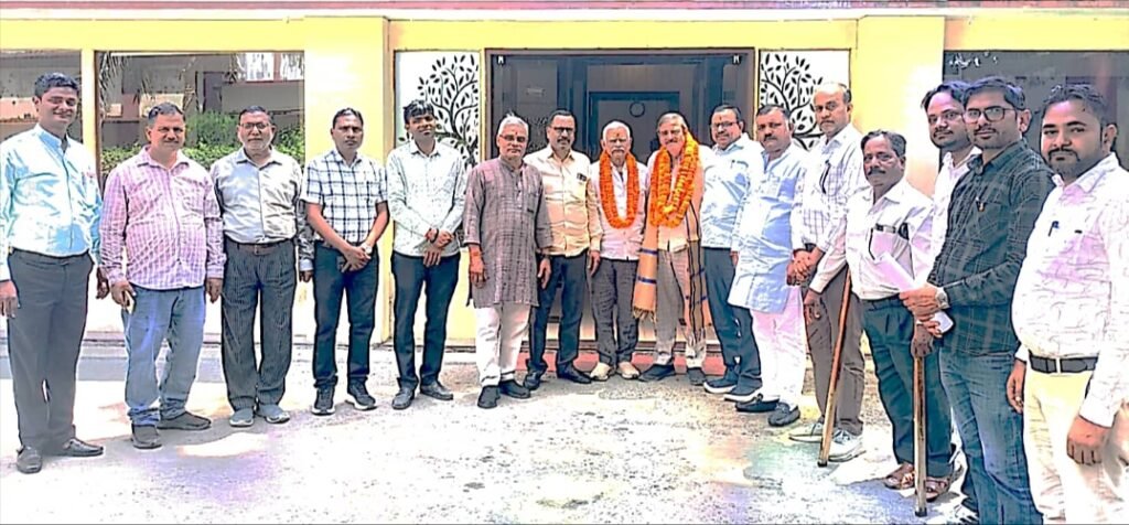 कैशलेस चिकित्सा सुविधा की मांग को लेकर कर्मचारी संगठन लामबंद, सीएम से वार्ता के बाद होगा आंदोलन का फैसला;