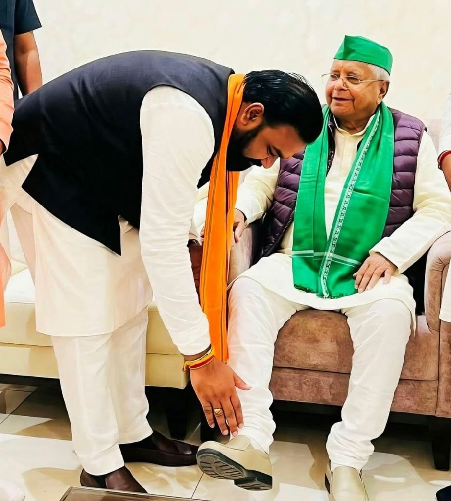 पूर्व मुख्यमंत्री लालू यादव से मुख्यमंत्री सम्राट चौधरी ने लिया आशीर्वाद