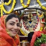 मिर्जापुर: बॉलीवुड अभिनेत्री शिल्पा शेट्टी पहुंचीं मां विंध्यवासिनी के दरबार, विधि-विधान से किया दर्शन-पूजन;