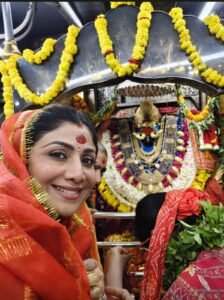 मिर्जापुर: बॉलीवुड अभिनेत्री शिल्पा शेट्टी पहुंचीं मां विंध्यवासिनी के दरबार, विधि-विधान से किया दर्शन-पूजन;
