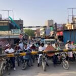 20 साल से अधूरी राजातालाब रेलवे फाटक पर ओवरब्रिज की मांग, रोज 40 बार बंद होता है क्रॉसिंग;