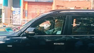 वाराणसी: जनरैली के बीच बाबा विश्वनाथ के दर्शन को निकला पीएम का काफिला, सड़कों पर उमड़ा जनसैलाब;