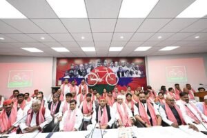 सपा विधायक दल की बैठक: महिला आरक्षण पर भाजपा के खिलाफ ‘अति निंदा प्रस्ताव’ पारित;