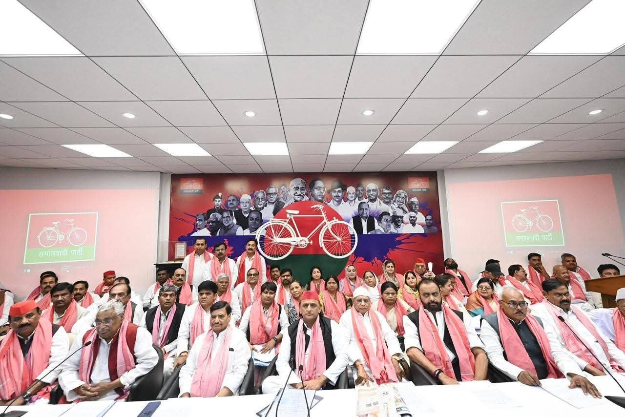 सपा विधायक दल की बैठक: महिला आरक्षण पर भाजपा के खिलाफ ‘अति निंदा प्रस्ताव’ पारित;