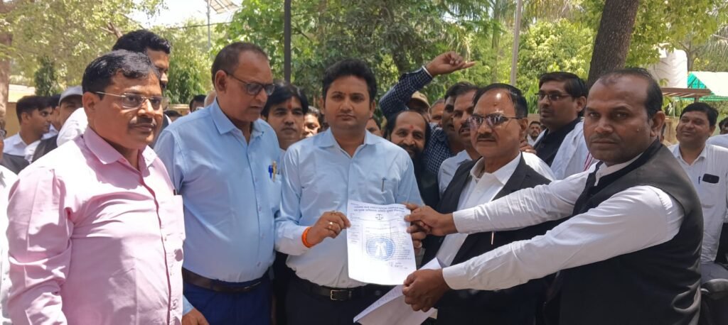 मीरजापुर-अधिवक्ता सुरक्षा एक्ट लागू करने की मांग चुनार;