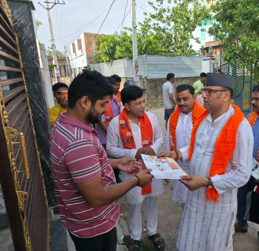 सुबह 6 बजे ही सुल्तानपुर पहुंचे विधायक सौरभ श्रीवास्तव, घर-घर जाकर सुनीं जनसमस्याएं;