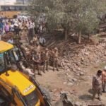वाराणसी में गरजा बुलडोजर: 700 करोड़ की जमीन कब्जामुक्त, कैंट स्टेशन पर भी चला अतिक्रमण हटाओ अभियान;