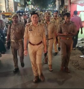 चेतगंज पुलिस का पैदल गश्त व अतिक्रमण अभियान जारी, अपराध नियंत्रण को लेकर सख्ती;
