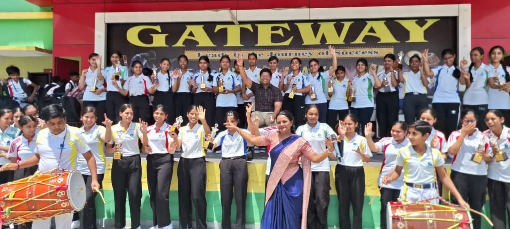 गेटवे के विद्यार्थियों ने सीबीएसई 12वीं का रिजल्ट आने पर मनाया जश्न;
