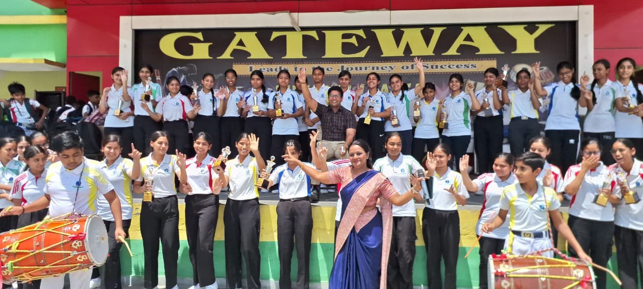 गेटवे के विद्यार्थियों ने सीबीएसई 12वीं का रिजल्ट आने पर मनाया जश्न;