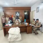 थाना लोहता पुलिस व एसओजी की संयुक्त टीम द्वारा कुल 54.160 किलोग्राम अवैध गांजा (अनुमानित कीमत 15 लाख रुपये) के साथ 01 नफर अभियुक्त को गिरफ्तार किया गया;