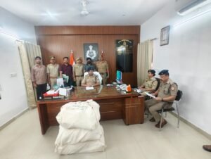 थाना लोहता पुलिस व एसओजी की संयुक्त टीम द्वारा कुल 54.160 किलोग्राम अवैध गांजा (अनुमानित कीमत 15 लाख रुपये) के साथ 01 नफर अभियुक्त को गिरफ्तार किया गया;