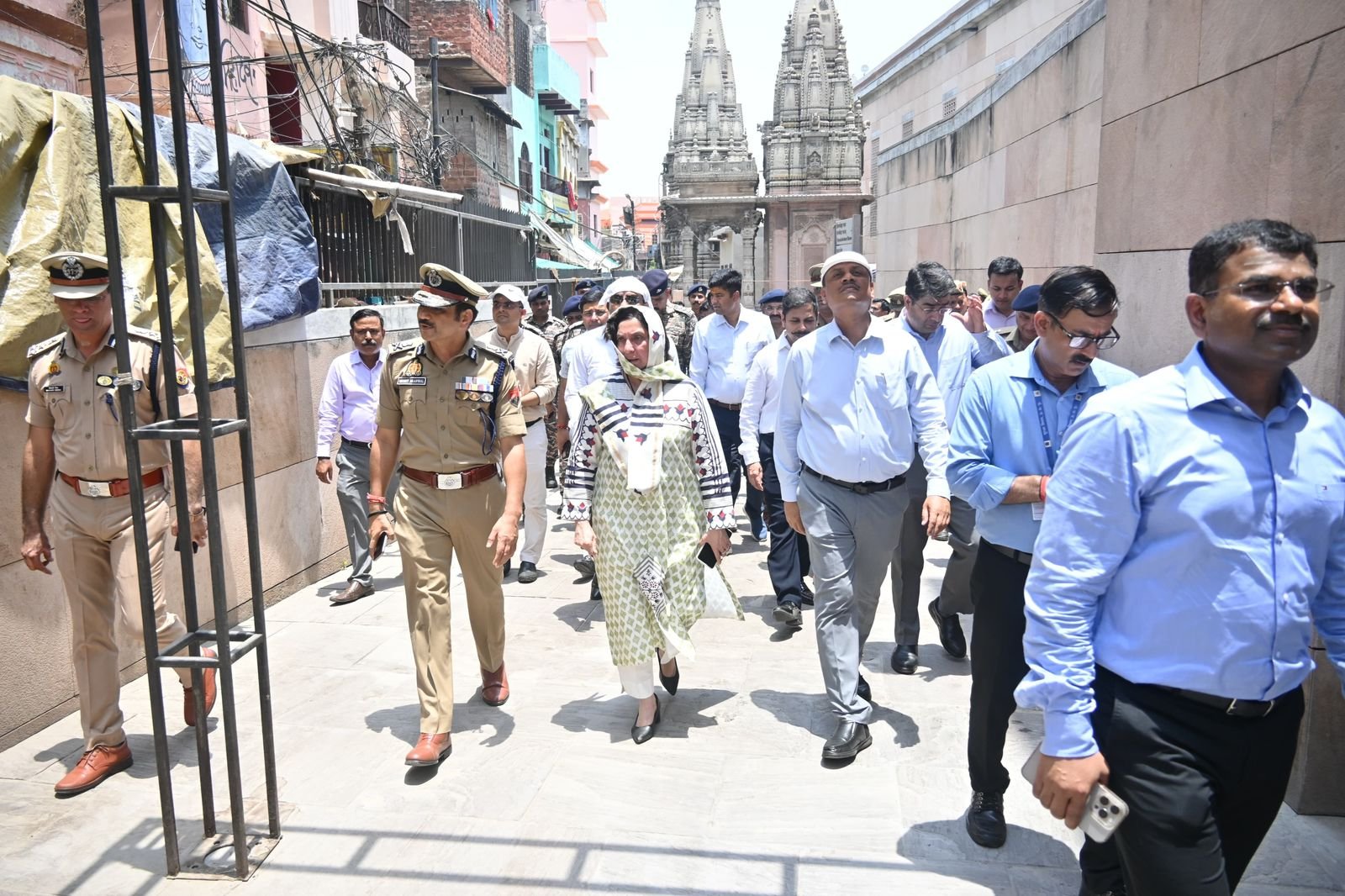 काशी विश्वनाथ धाम की सुरक्षा सख्त: IB अपर निदेशक व पुलिस आयुक्त ने किया निरीक्षण, दिए अहम निर्देश;