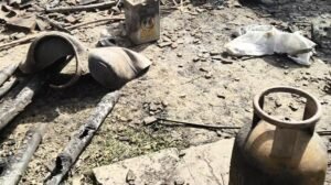 मिर्जापुर: सिलेंडर ब्लास्ट से जला किसान का घर, 4 परिवारों की गृहस्थी तबाह;