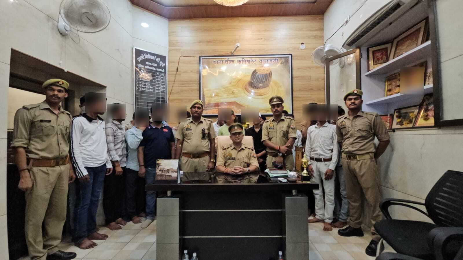 VIP दर्शन के नाम पर अवैध वसूली: 22 दलाल चौक तो 3 दशाश्वमेध थाने पहुंचे;