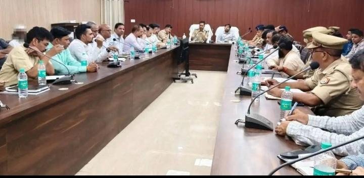 चंदौली में बकरीद पर सख्त गाइडलाइन: सड़क पर नमाज नहीं, प्रतिबंधित कुर्बानी पर रोक, SP ने की शांति बनाए रखने की अपील;
