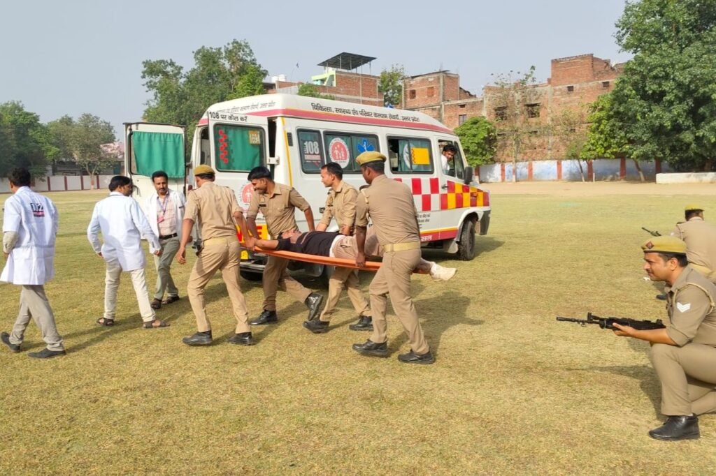 त्योहारों से पहले मीरजापुर पुलिस अलर्ट: दंगा नियंत्रण ड्रिल का पूर्वाभ्यास,एसपी के निर्देशन में पुलिस लाइन में मॉक ड्रिल, शस्त्रों की परखी क्रियाशीलता;
