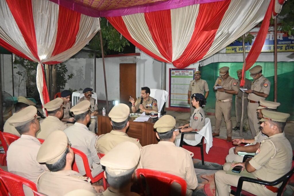 पुलिस आयुक्त कमिश्नरेट वाराणसी मोहित अग्रवाल द्वारा सर्किल पिण्डरा के थानों का निरीक्षण, फूलपुर हत्याकाण्ड में शामिल अपराधियों पर सख्त विधिक कार्रवाई एवं फास्ट ट्रैक पैरवी के दिए गए निर्देश;