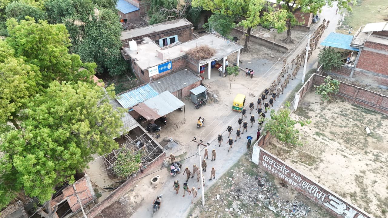 बकरीद को लेकर प्रशासन सख्त: रोहनिया एसीपी संजीव शर्मा ने लिया सुरक्षा का जायजा, दी हिदायतें;