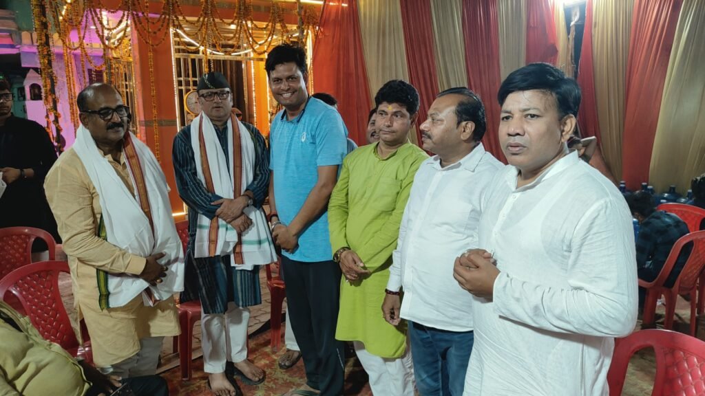 रामनगर: संकट हरण मंदिर की प्रथम वर्षगांठ पर अखंड रामायण पाठ व भंडारा, विधायक सौरभ श्रीवास्तव रहे मौजूद;