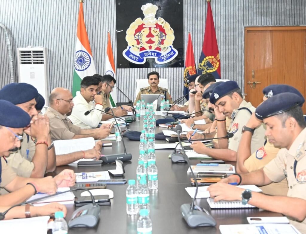 पुलिस आयुक्त कमिश्नरेट वाराणसी मोहित अग्रवाल एवं जिलाधिकारी वाराणसी  सत्येन्द्र कुमार ने पारदर्शिता एवं सुरक्षा के साथ पुलिस आरक्षी भर्ती परीक्षा सम्पन्न कराए जाने हेतु अधिकारियों को किया ब्रीफ;
