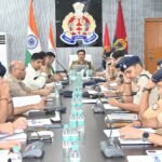 पुलिस आयुक्त कमिश्नरेट वाराणसी मोहित अग्रवाल एवं जिलाधिकारी वाराणसी  सत्येन्द्र कुमार ने पारदर्शिता एवं सुरक्षा के साथ पुलिस आरक्षी भर्ती परीक्षा सम्पन्न कराए जाने हेतु अधिकारियों को किया ब्रीफ;