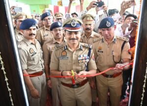 पुलिस आयुक्त कमिश्नरेट वाराणसी मोहित अग्रवाल द्वारा थाना सिगरा क्षेत्रान्तर्गत वाराणसी जंक्शन के सामने पुलिस सहायता केन्द्र का उद्घाटन किया गया;