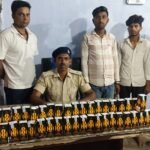 मोतिहारी: पहाड़पुर में 8.6 लीटर विदेशी शराब के साथ दो तस्कर गिरफ्तार, बाइक जब्त;