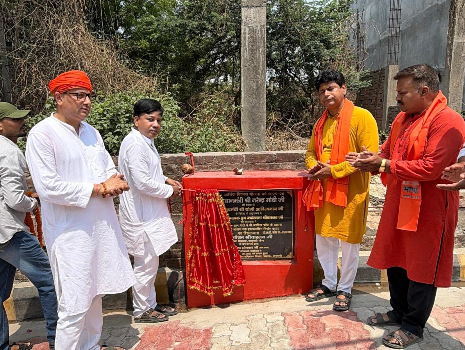 रामनगर के भीटी ग्राम सभा में विधायक सौरभ श्रीवास्तव ने किया कई सड़कों का शिलान्यास एवं लोकार्पण;