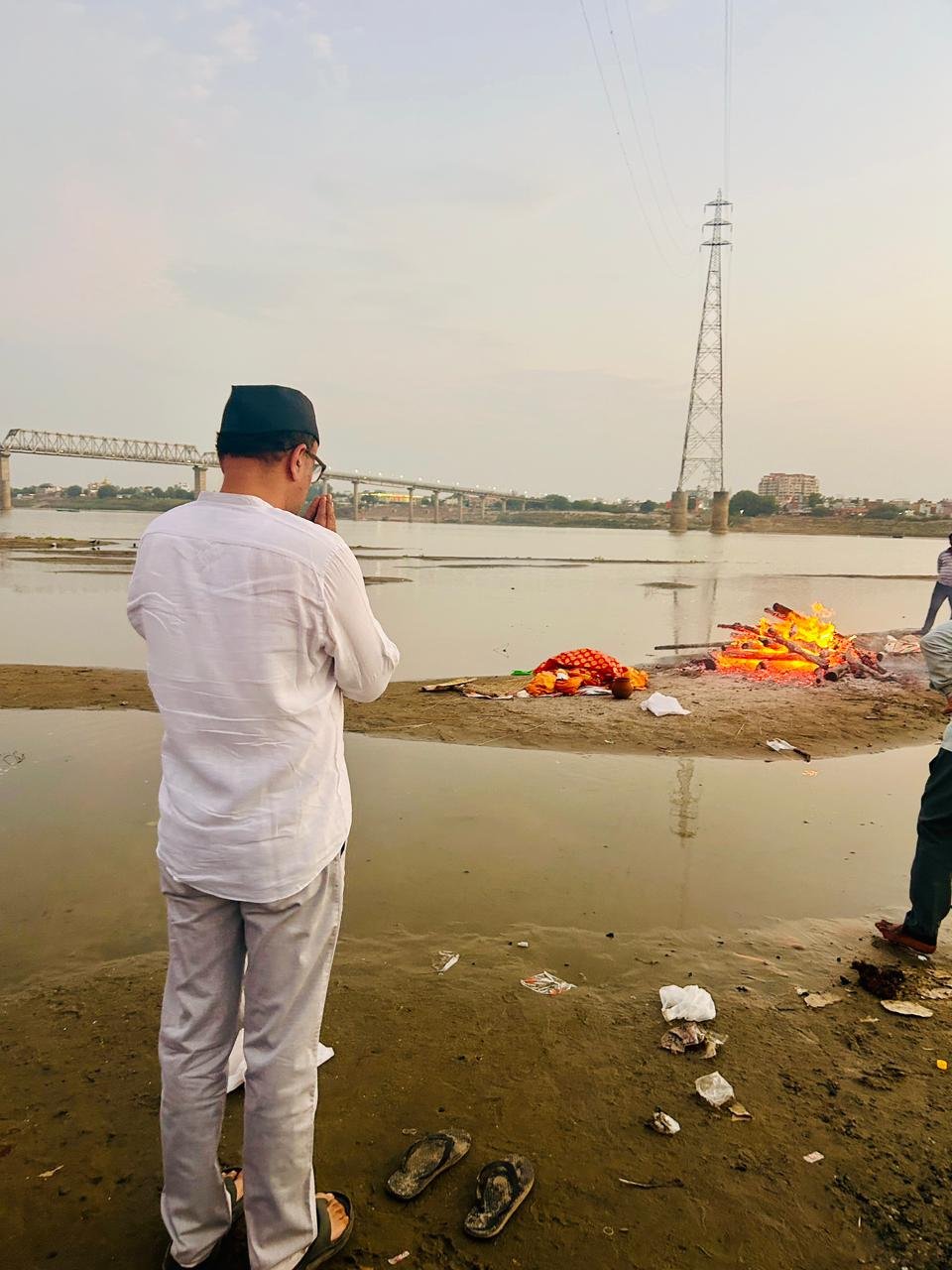 वरिष्ठ भाजपा नेता चतुरानंद प्रसाद गुप्ता के निधन पर शोक व्यक्त करने पहुंचे विधायक सौरभ श्रीवास्तव;