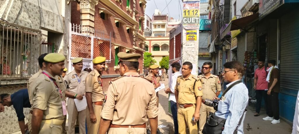 यूपी पुलिस कांस्टेबल परीक्षा:एसीपी दशाश्वमेध ने केंद्रों का किया निरीक्षण;