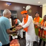मोदी जी के ऐतिहासिक कार्यकाल के उपलक्ष्य में विधायक सौरभ ने रामनगर वृद्धाश्रम में किया फल वितरण;