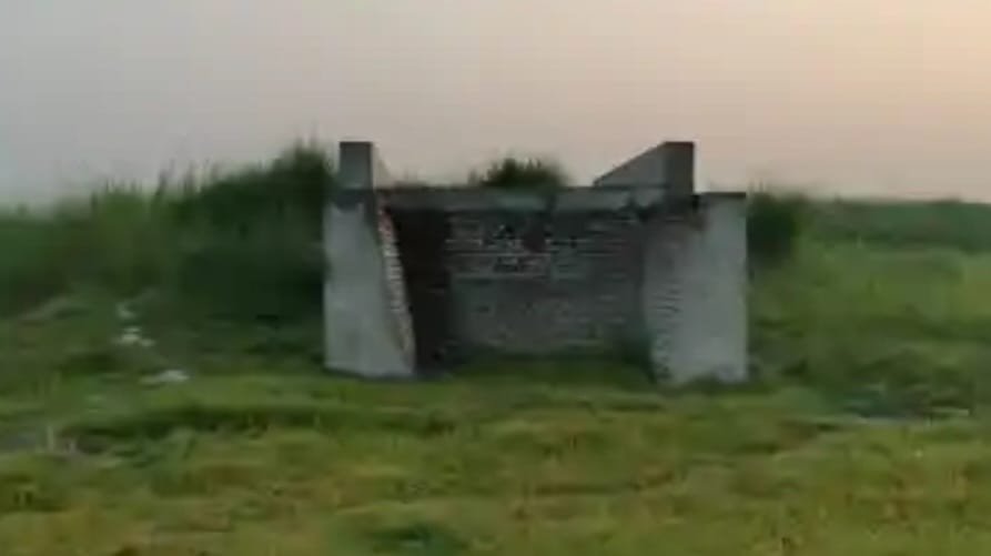 मोतिहारी: ‘न सड़क, न जरूरत फिर भी बन गई लाखों की पुलिया’, केसरिया में मनरेगा के तहत विकास या भ्रष्टाचार;