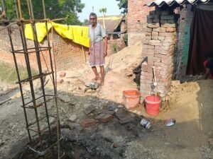 गरीब परिवार को दबंगों ने मकान बनाने से रोका, न्याय की गुहार लेकर तहसील पहुंचा पीड़ित परिवार;